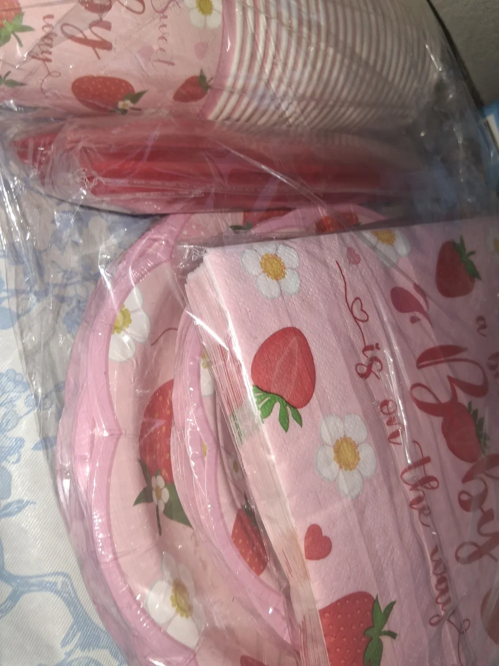 Sweet Berry Is On The Way Pink Strawberry Party Plates - Babyshower 70+set